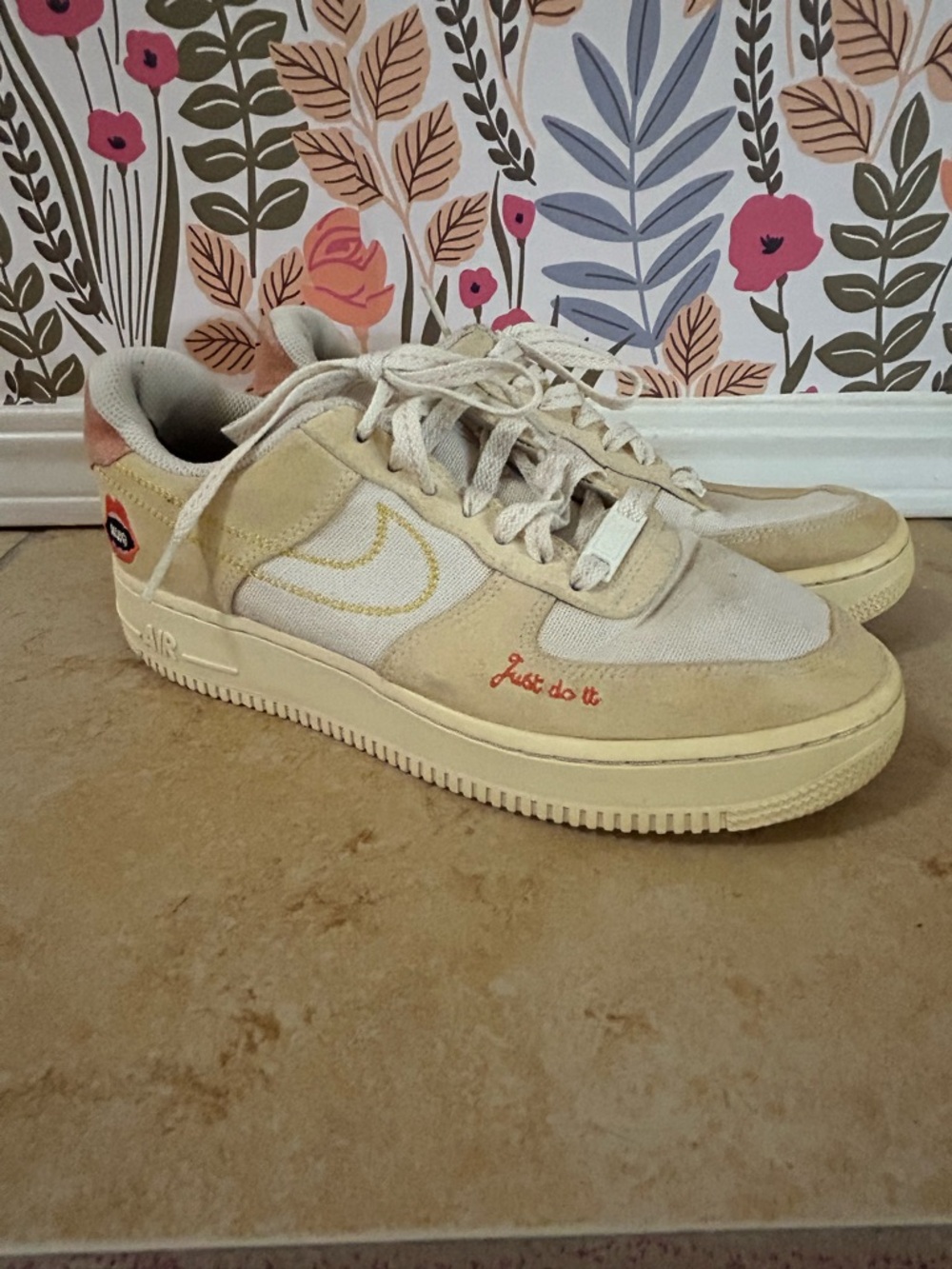 Women’s Nike Air Force 1 Peace Sneakers Size 8